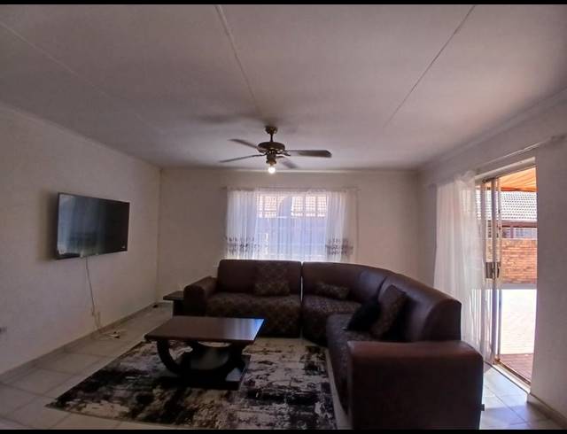 3 BEDROOM TOWNHOUSE FOR SALE IN HELIKONPARK